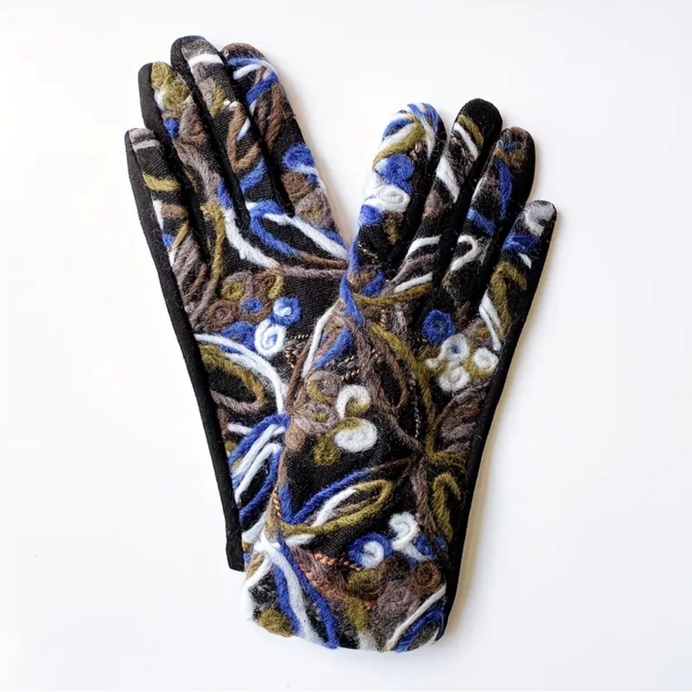 Elegant Embroidered Floral Patterned Gloves